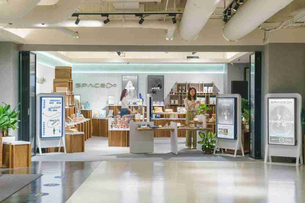 PG国际打造永续选物商店，，，，展示社企及社创商品，，结合创利空间所开发的智能零售系统，，整合多元产品信息，，，让无人商店扮演公益行动的推手