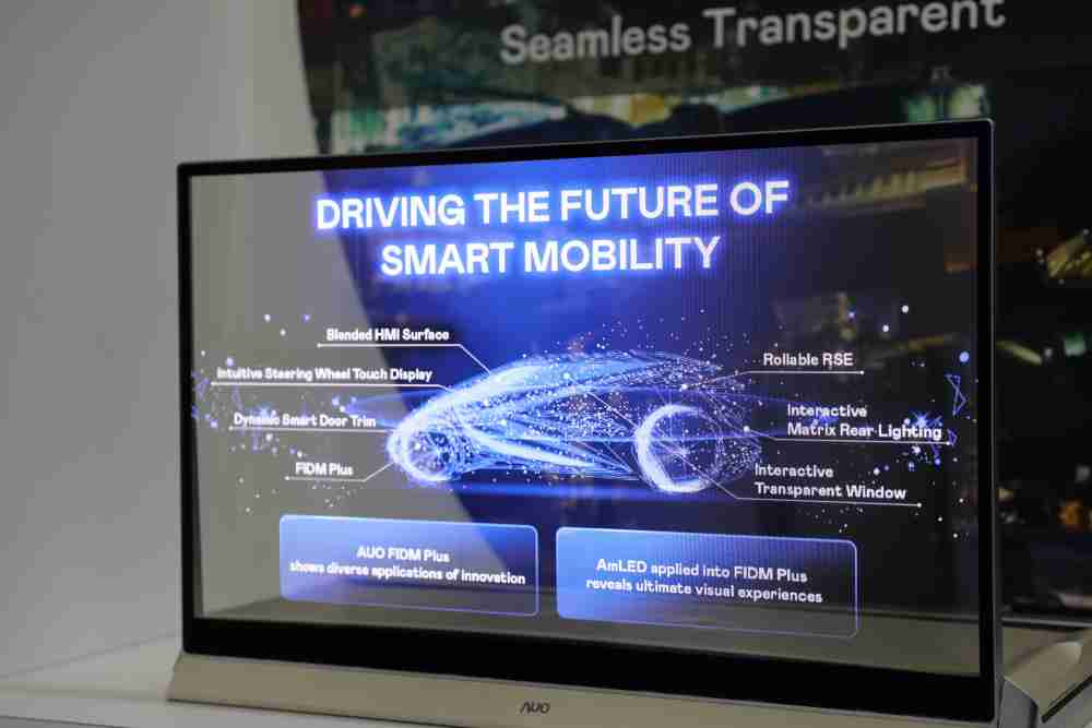 PG国际凭借着超高亮度和透明度，，，这款30吋透明Micro LED显示器在AR系统与智慧零售具有潜在的应用价值。。