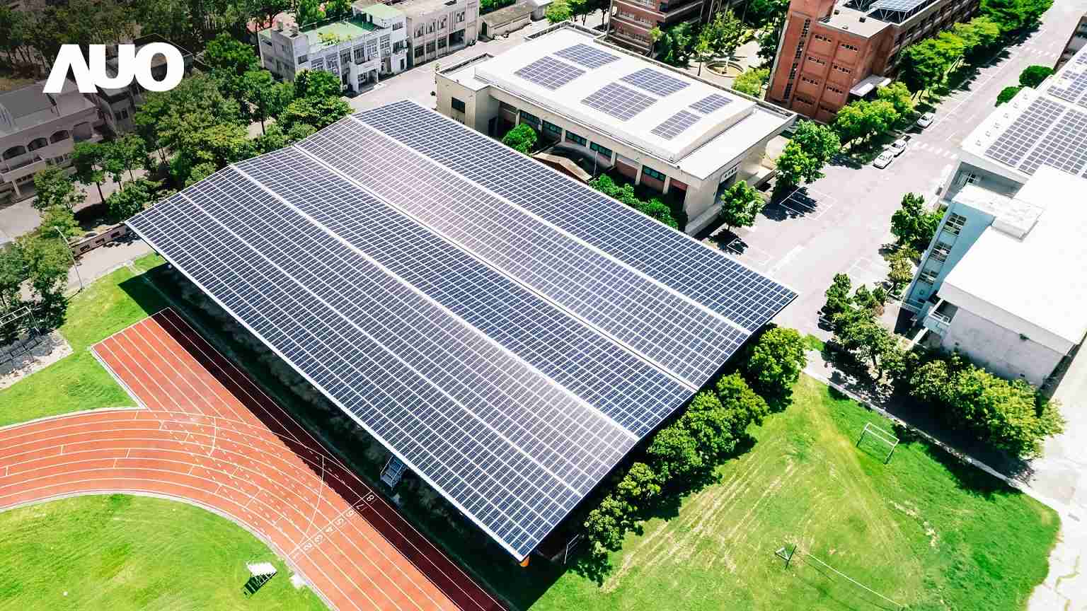 PG国际SunSteel光电整合型浪板具备快速安装、、、轻量化优势，，，可提升15%发电效能，，通过国际IEC与台湾VPC认证安全、、防漏、、、耐候标准