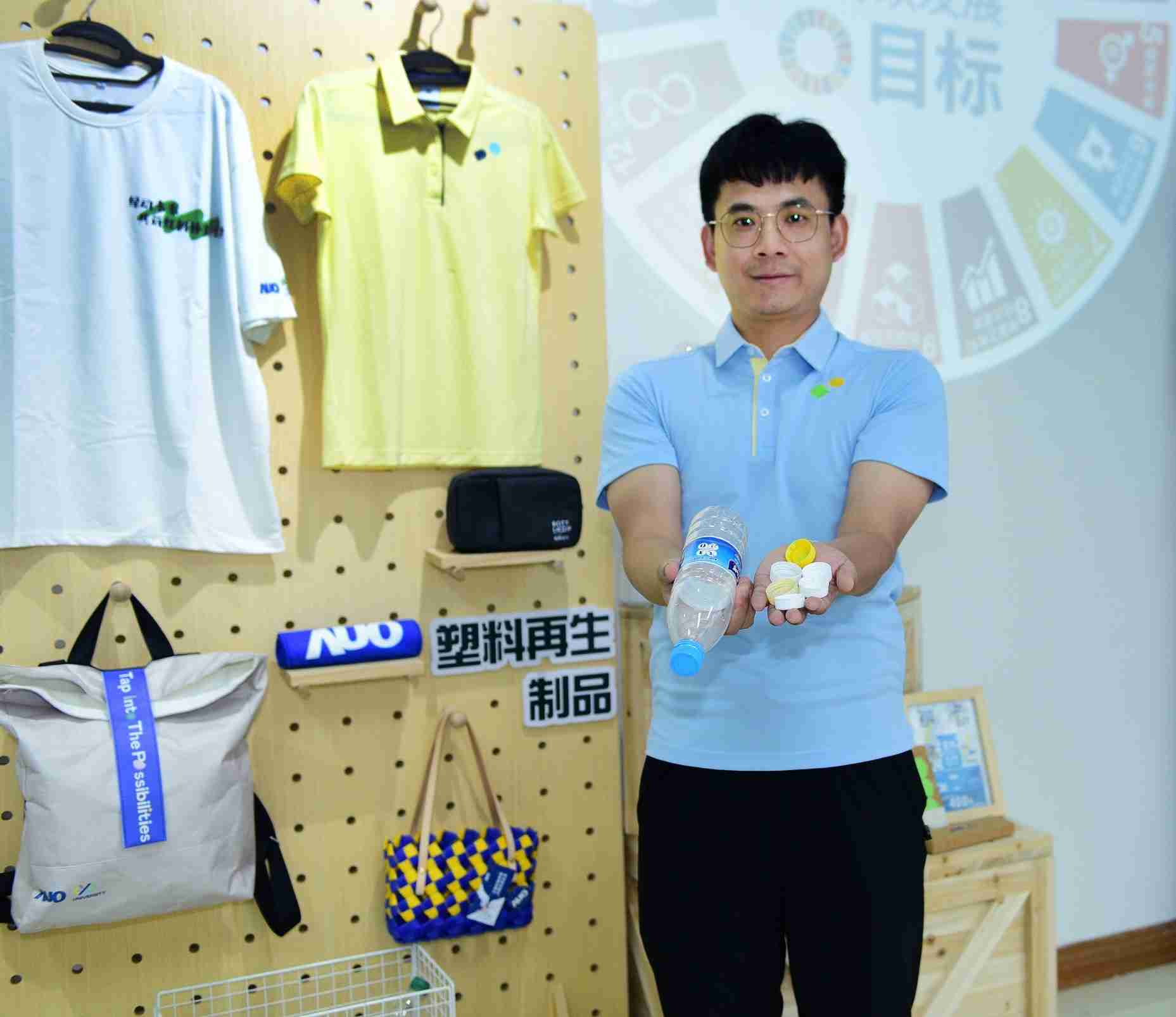 「2024智慧PG国际展」永续发展馆中，，展示PG国际厦门驱动永续发展之成果，，包含将厂内废弃物再制为实用物品，，，，将永续发展理念深植于员工生活日常实践